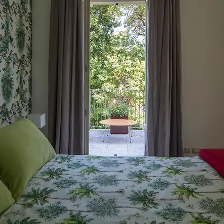 ホームステイ Porto Felice Mezzegra